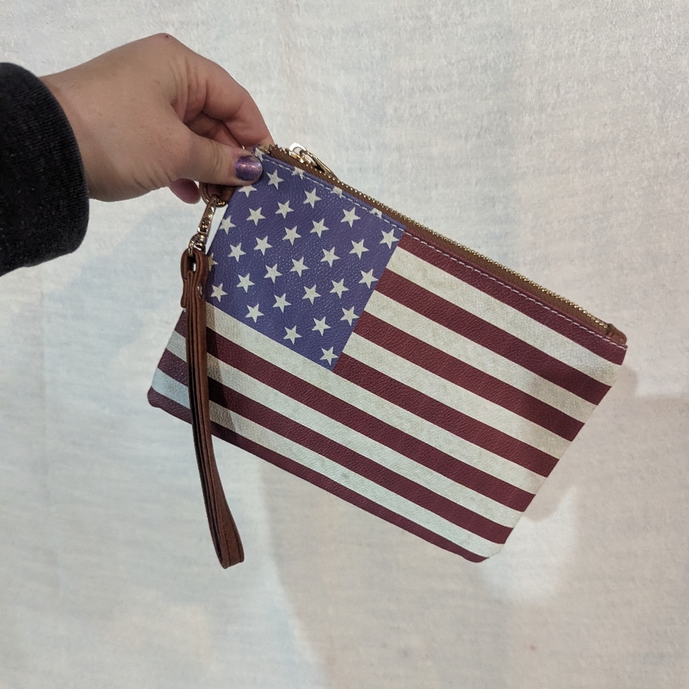 American flag clutch/ wristlet (H)